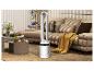 Weißer bladelloser Ventilator in einem modernen Wohnzimmer mit beigem Sofa und Teppich.