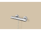 Verchromte Thermostat-Brausearmatur an der Wand
