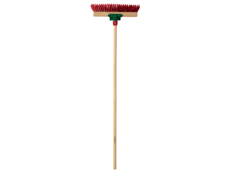 Rote Reinigungsbürste mit Holzstiel