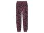 Bordeauxrote Jogginghose mit schwarzem Wolkenmuster.
