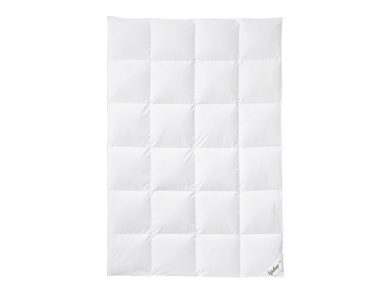 Eine weiße Bettdecke von Fiodur.