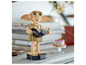 Lego Dobby-Figur mit einem Buch in der Hand.