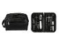 Schwarze Kulturtasche und Maniküre-Set mit verschiedenen Werkzeugen