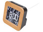 Eine digitale Uhr mit Holzgehäuse, die Zeit, Datum und Temperatur anzeigt.