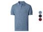 Blaues kurzärmeliges Strick-Poloshirt mit Knöpfen und Kragen, mit schwarzen und bordeauxfarbenen Farbmustern.