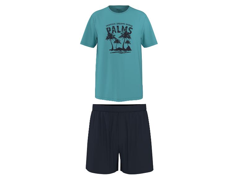 Türkises T-Shirt mit Palmenprint und dunkelblaue Shorts.