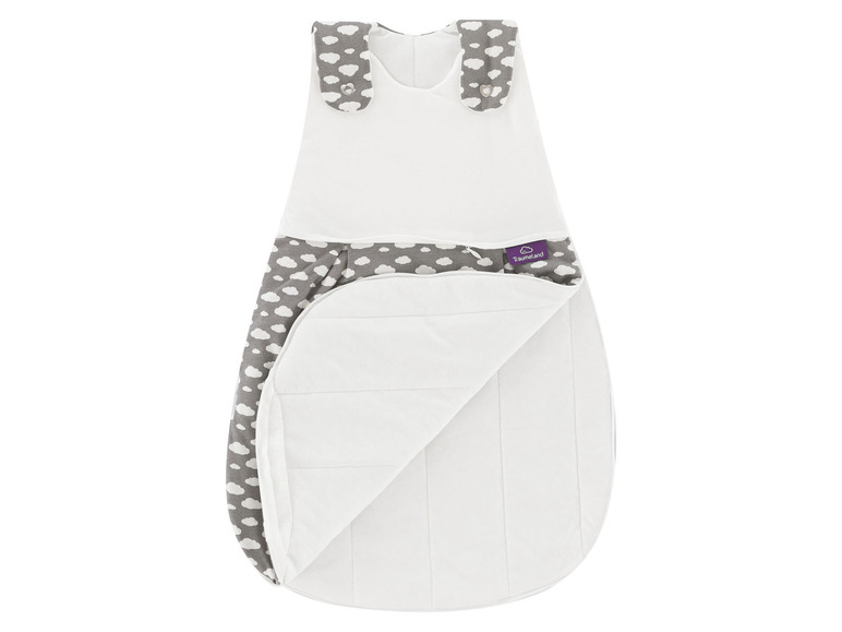 Ein Traumeland Schlafsack mit Wolkenmuster.