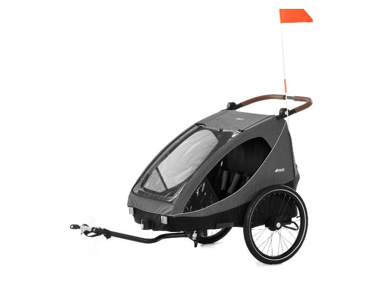Grauer Hauck Dryk Duo Kinderanhänger mit orangefarbener Sicherheitsflagge.