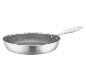 Edelstahl-Bratpfanne mit Waben-Antihaftbeschichtung und Metallgriff.