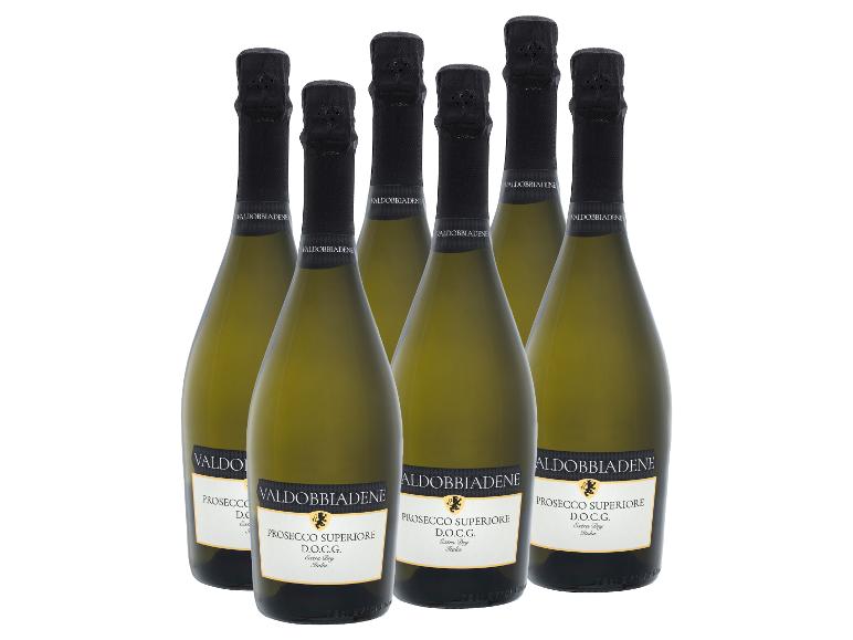Sechs Flaschen Prosecco Superiore D.O.C.G. Extra Dry Italia, mit schwarzen und weißen Etiketten.