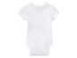 Ein weißer Babybody mit kurzen Ärmeln.