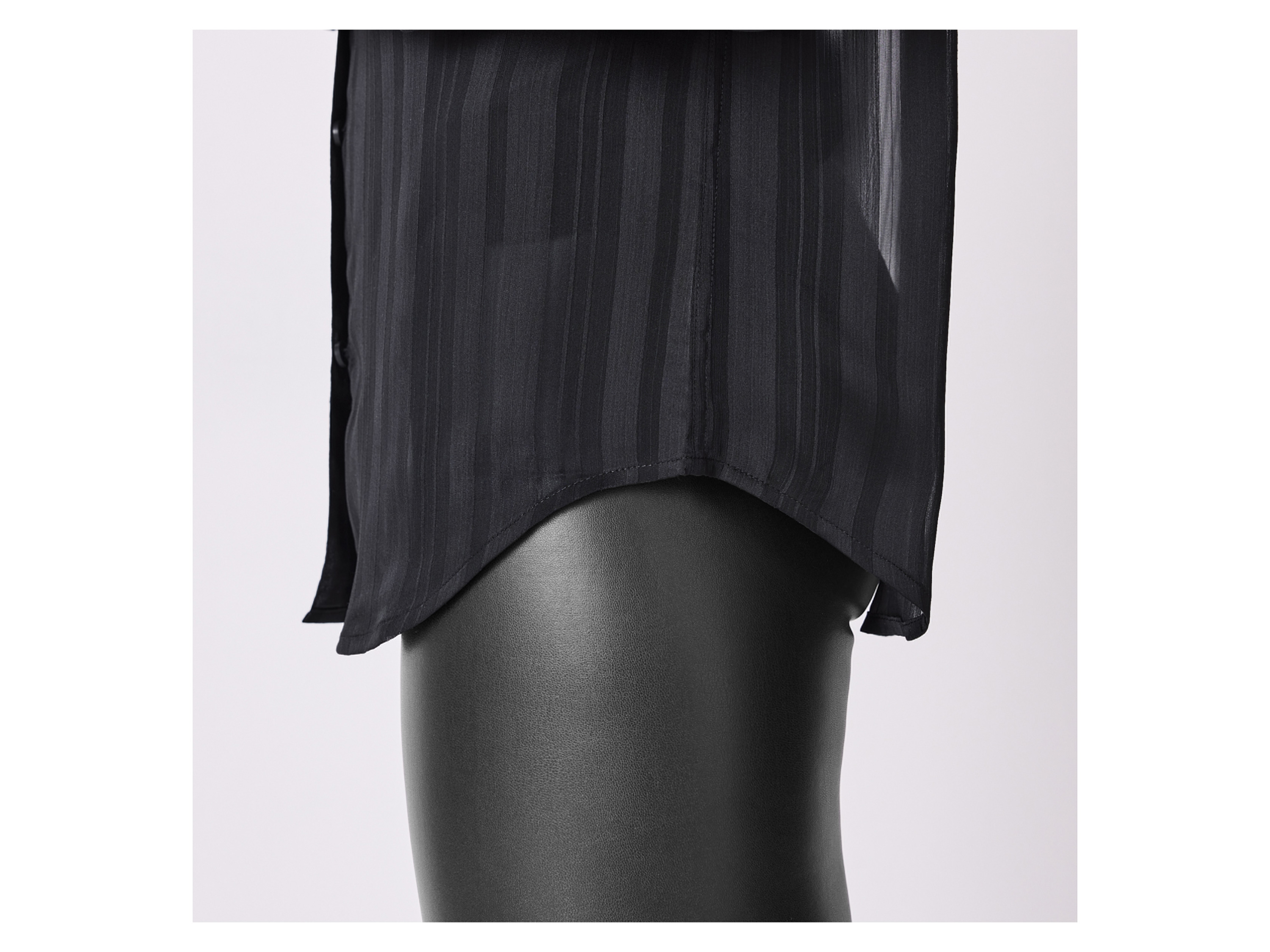 Thumbnail - esmara® Damen Bluse, leger geschnitten mit abgerundetem Saum (Schwarz, 36)