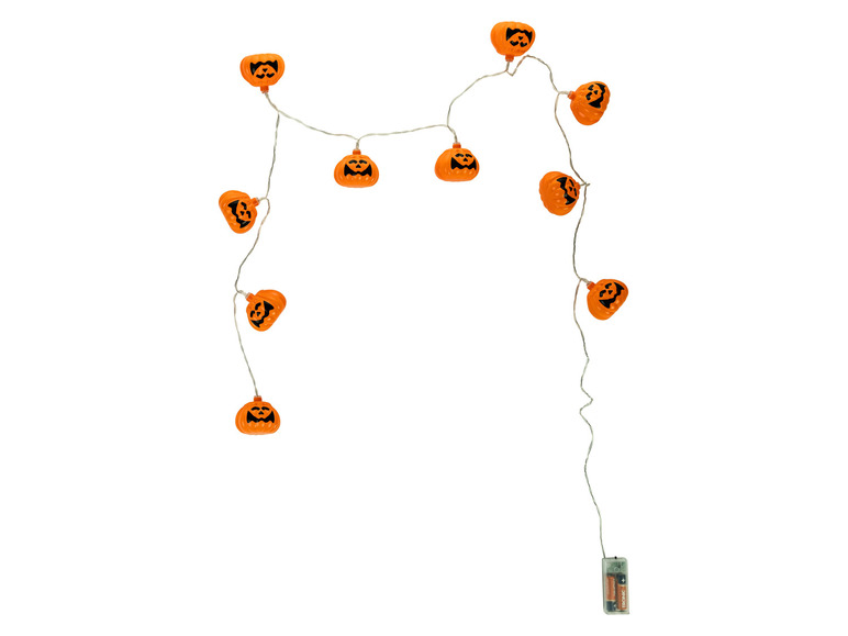 Eine Lichterkette mit orangenen Kürbis-Lichtern für Halloween.