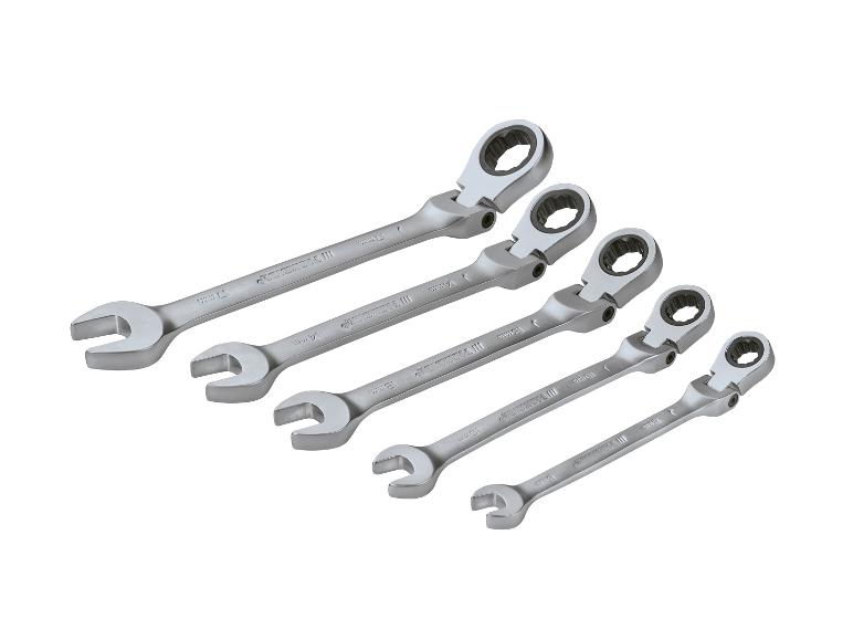 Ein Satz von fünf silbernen Kombinationsschlüsseln mit Ratschenenden, in verschiedenen Größen.