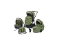 Grünes Baby-Reisesystem mit Kinderwagen, Autositz, Babywanne und Wickeltasche.