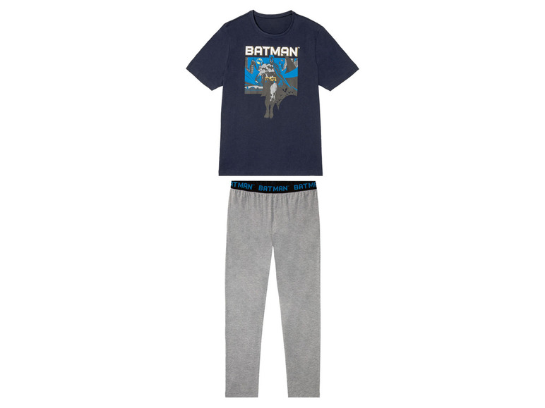 Batman Pyjama mit blauem T-Shirt und grauer Hose.