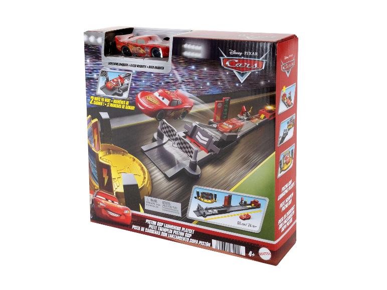 Spielzeug-Rennbahn-Set mit rotem Rennwagen und Startmechanismus, mit dem Text „2 Gewinnmöglichkeiten!“.