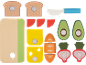 Holzspielzeug-Essen: Brot, Käse, Avocado, Karotte, Radieschen, Tomate und Schneidebrett mit Messer.