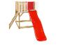 Holzspielhaus mit roter Rutsche und Leiter