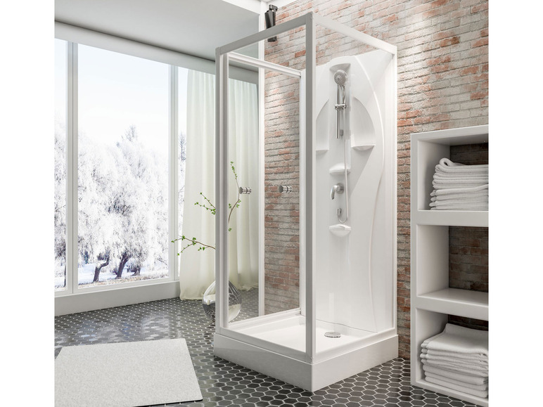 Eine weiße Duschkabine mit Glastüren in einem Badezimmer mit Fliesen.