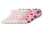Sechs Paar Socken in Rosa- und Grautönen mit Herz-, Blumen- und Streifenmustern.