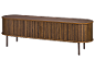 Brauner Holz-TV-Schrank oder Sideboard mit Rollladentüren und schlanken Beinen.