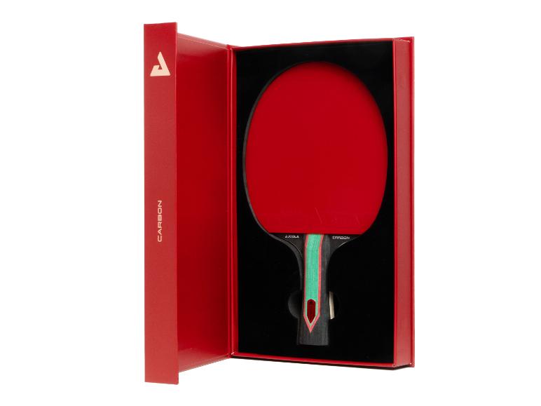 Roter Tischtennisschläger in einer offenen roten Box mit der Aufschrift „CARBON“.