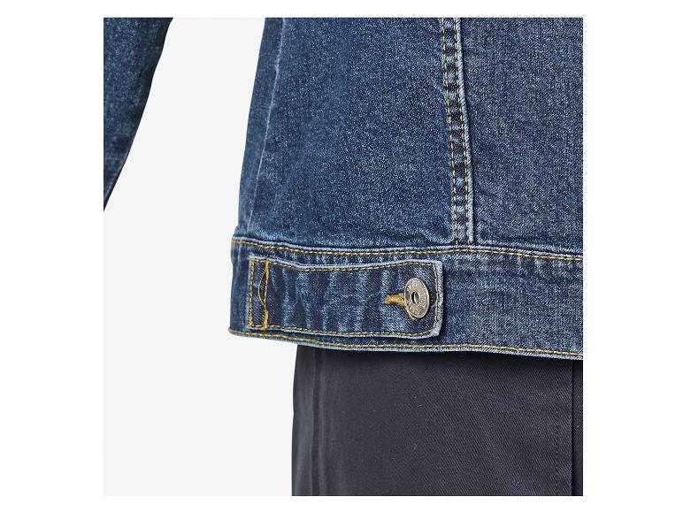 Blaue Jeansjacke mit Metallknopf und gelben Nähten