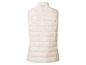 Eine beige wattierte Weste ohne Ärmel.