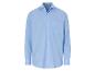 Ein hellblaues Hemd mit langen Ärmeln