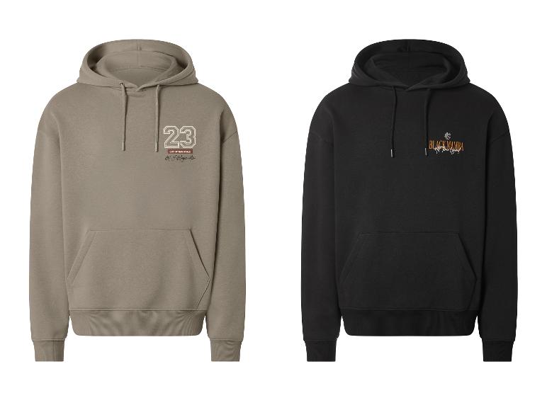 Zwei Hoodies, ein beiger mit der Nummer 23 und ein schwarzer mit Basketballmotiv.