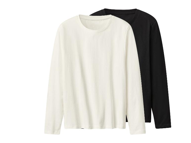 Zwei Langarm-T-Shirts, ein weißes und ein schwarzes.