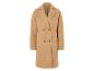 Ein beiger Wollmantel mit doppelreihigem Knopfverschluss.