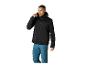 Mann in schwarzer Softshelljacke und blauer Hose