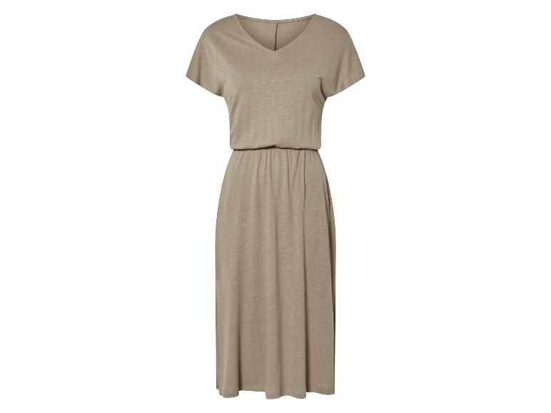 Beigefarbenes Midikleid, lässiger Stil.