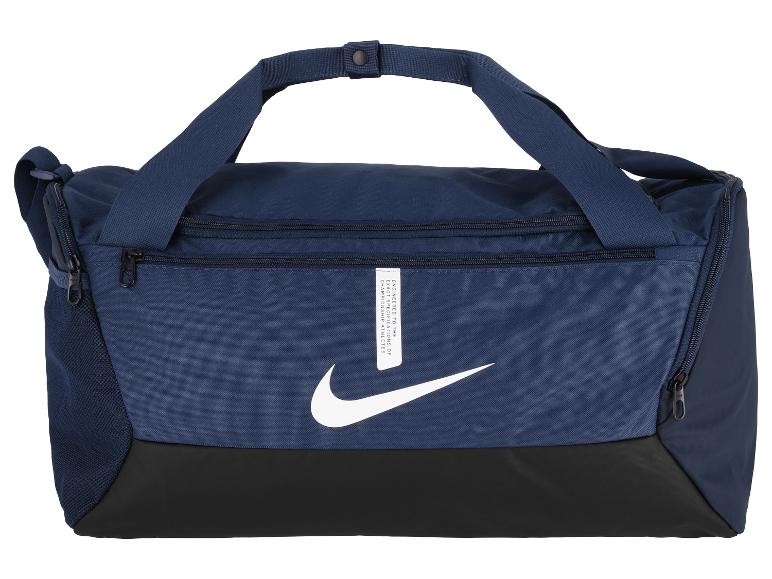 Dunkelblaue Sporttasche mit schwarzem Boden und weißem Logo, mit dem Text „ENGINEERED TO THE EXACT SPECIFICATIONS OF CHAMPIONSHIP ATHLETES“.