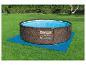 Bestway Power Steel Deluxe Pool, braun, auf Rasen.