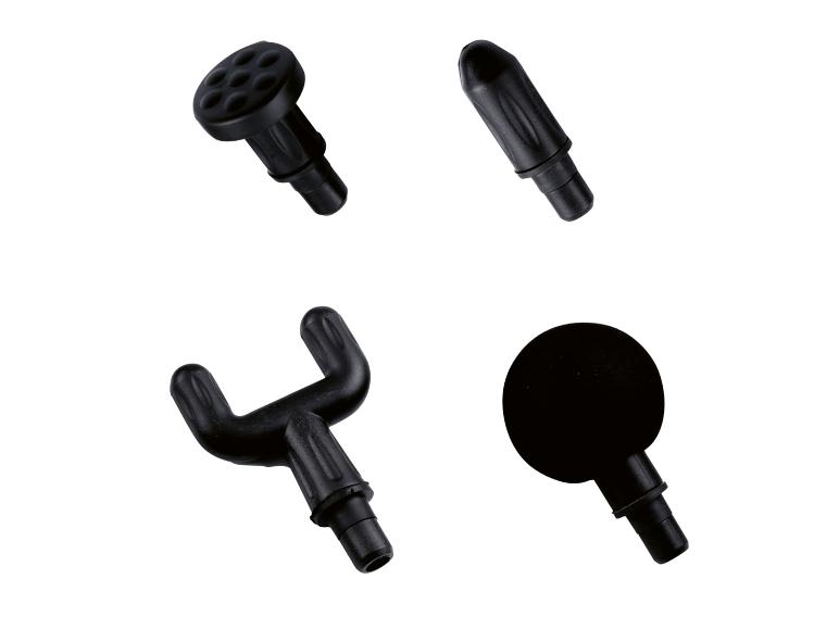 Vier schwarze Massageköpfe für Massagepistolen, darunter ein flacher, ein U-förmiger, ein Kugel- und ein Mehrpunktkopf.