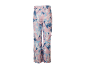 Skihose mit abstraktem Muster in Rosa, Blau und Weiß.
