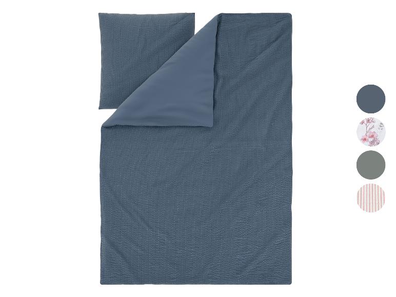 Blaues Bettwäsche-Set mit gestreifter Textur, bestehend aus Deckenbezug und Kissen, mit Farb- und Musteroptionen.