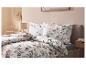 LIVARNO home Jersey-Spannbettlaken auf einem Bett mit floraler Bettwäsche