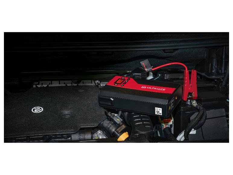 Ultimate Speed Starthilfe im Motorraum, an Batterie angeschlossen.