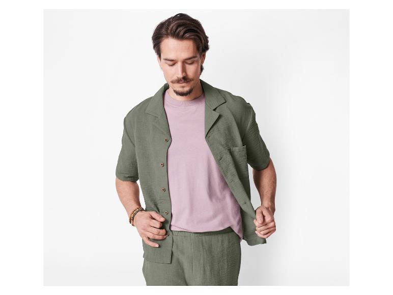 Olivengrünes Hemd und Hose für Herren, lässiger Stil.