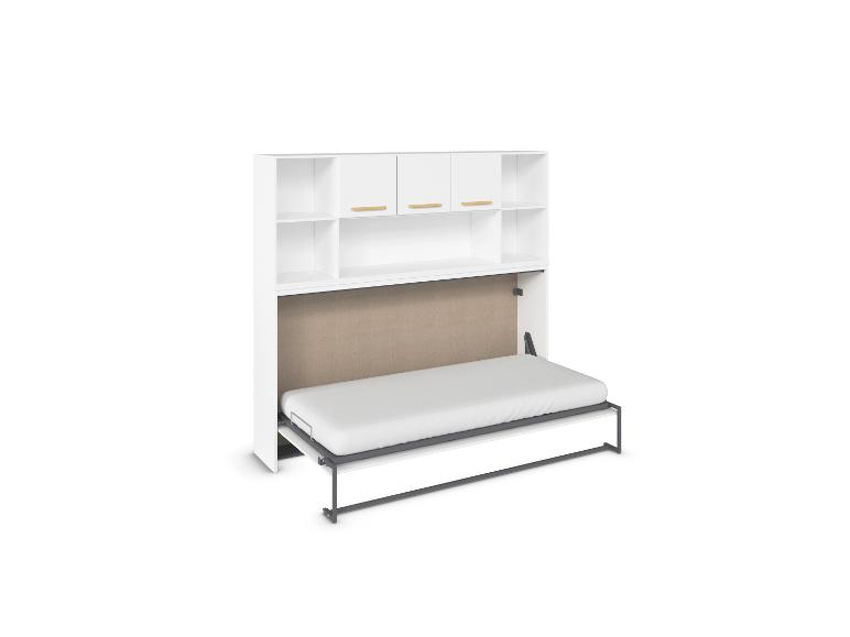 Weißes Wand-Murphy-Bett mit Regalen und Schränken, das Bett ist teilweise ausgeklappt.