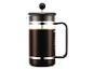 Schwarze Bodum French Press Kaffeemaschine mit Kaffee auf weißem Hintergrund.
