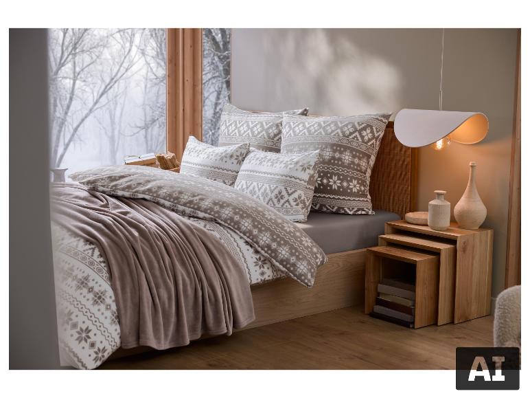 LIVARNO home Fleece-Spannbettlaken in einem gemütlichen Winter-Schlafzimmer. [KI-generiertes Bild]