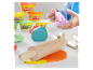 Play-Doh Knete und Zubehör zum Formen und Spielen.