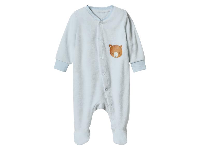 Hellblauer Baby Strampler mit Bärenmotiv.