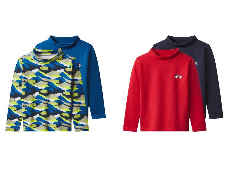 Kinder Langarm-Rollkragenpullover in Blau, Rot und Camouflage.