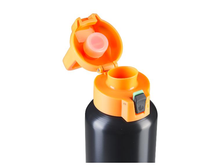 Schwarze Trinkflasche mit offenem orangefarbenem Deckel und Verschlussmechanismus